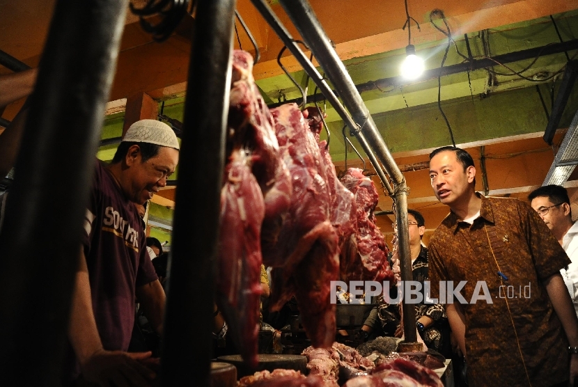 Pedagang di PD Pasar Jaya, Kramat Jati, Jakarta. 