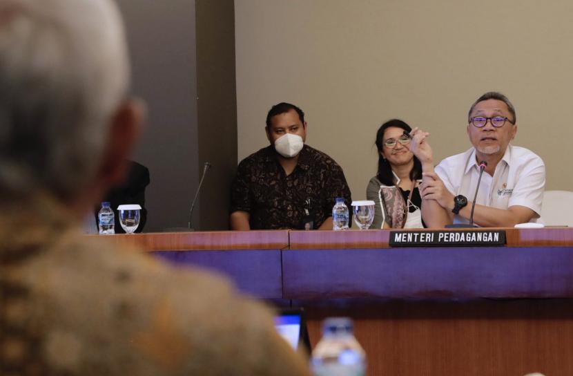 Menteri Perdagangan Zulkifli Hasan saat bertemu perwakilan Gabungan Perusahaan Pembibitan Unggas (GPPU) di Jakarta, Kamis (24/11/2022). 