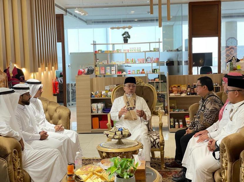 Menteri Perdagangan Zulkifli Hasan (tengah) saat mengunjungi Arab Saudi, Kamis (8/9/2022).