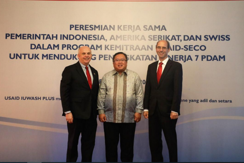 Menteri Perencanaan Pembangunan Nasional (PPN)/Kepala Bappenas Bambang Brodjonegoro dalam peresmian kerja sama Pemerintah Indonesia,  Amerika Serikat, dan Swiss dalam Program Kemitraan USAID-SECO untuk Mendukung Peningkatan Kinerja 7 PDAM, Rabu (26/6).