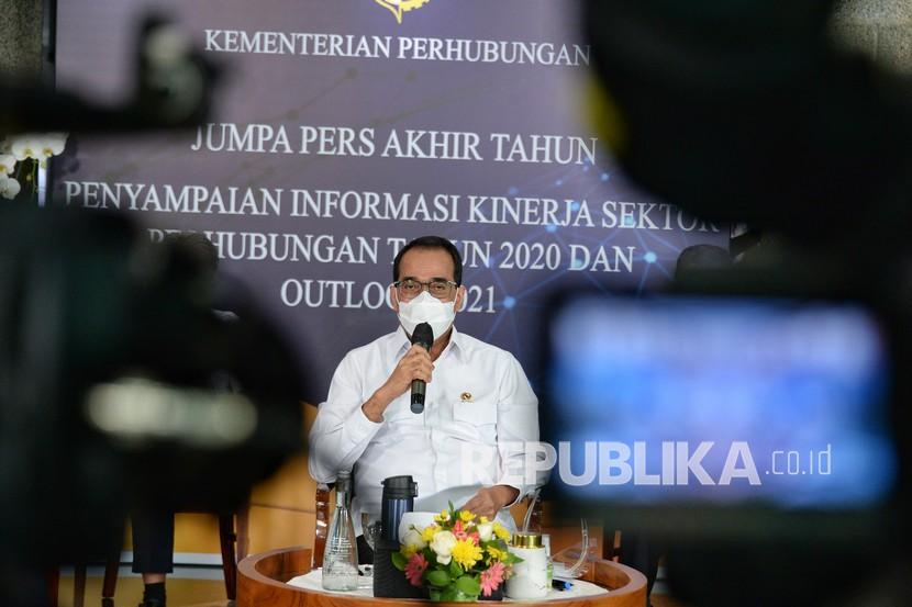 Menteri Perhubungan Budi Karya Sumadi. Budi mengapresiasi diluncurkannya aplikasi Jakarta Electronic Ticketing Bus (Jaketbus) di Terminal Terpadu A Pulo Gebang, Jakarta Timur, Kamis (31/12).