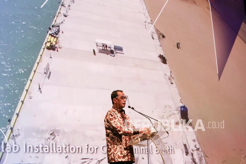 Menteri Perhubungan Budi Karya Sumadi memberikan paparan saat Public Expose Pelabuhan Patimban di Jakarta, Kamis (7/1). Kementerian Perhubungan menargetkan Pelabuhan Patimban akan selesai seluruhnya di tahun 2027 dengan kapasitas peti kemas sebesar 7,5 juta TEUs. 