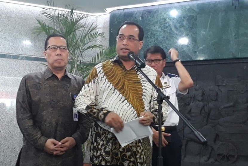 Menteri Perhubungan Budi Karya Sumadi memberikan pernyataan terkait operasi tangkap tangan di Kemenhub