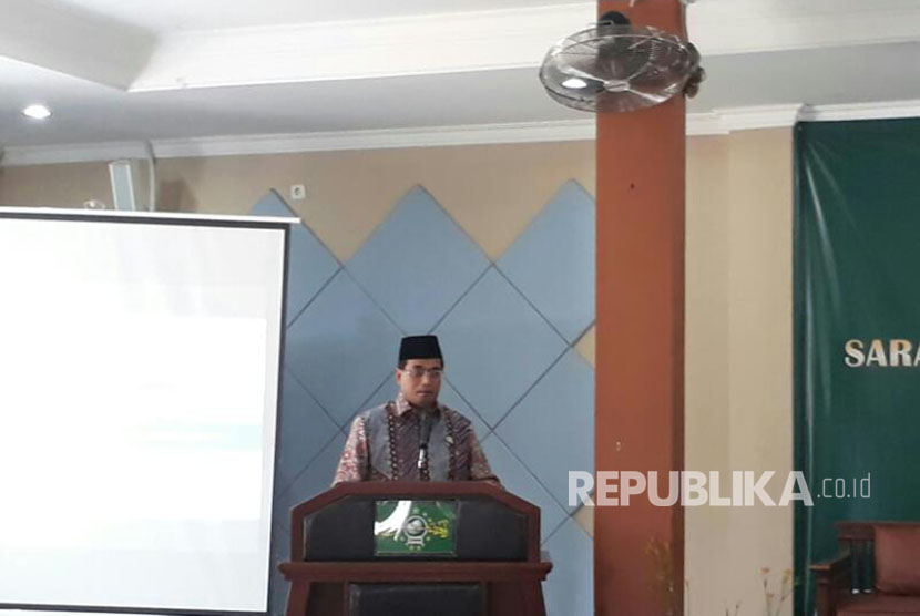 Menteri Perhubungan Budi Karya Sumadi memberikan sambutan pada acara sarasehan PBNU bertema Pengembangan Ekonomi Umat dan Kemaritiman di Ponpes Al Tsaqafah, Kamis (6/4).