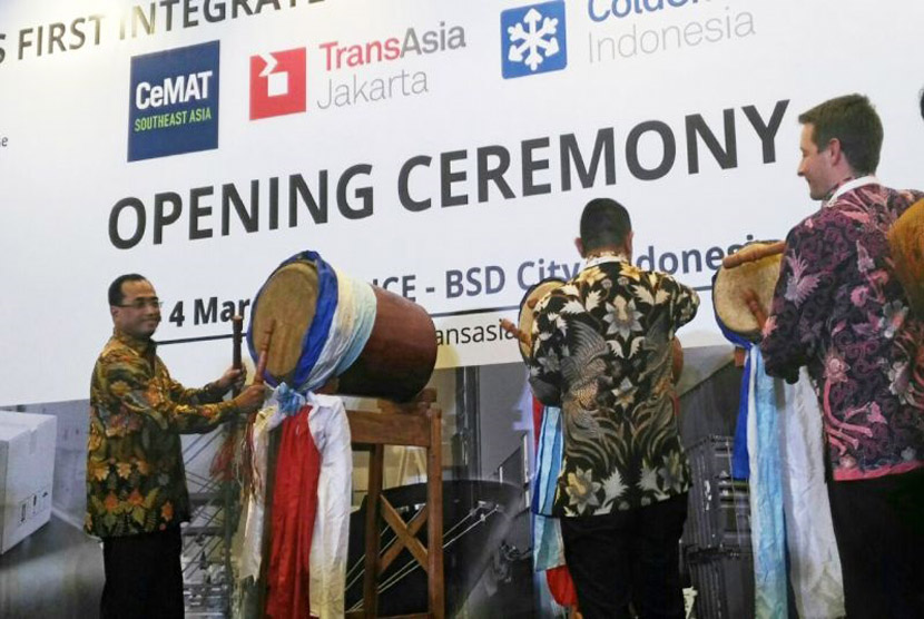 Menteri Perhubungan Budi Karya Sumadi membuka pameran logistik terbesar di dunia yang diselenggarakan pada 2-4 Maret 2017 di ICE BSD City, Tangerang.
