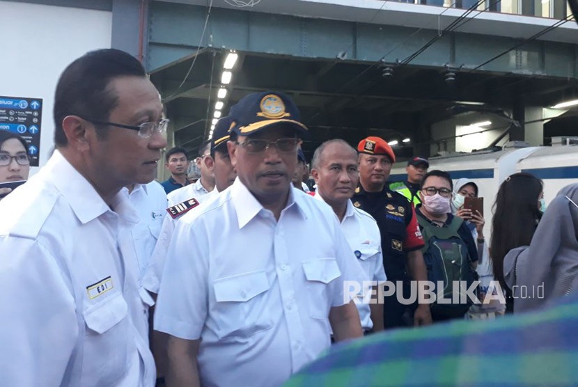 Menteri Perhubungan Budi Karya Sumadi menyidak Stasiun Duri, Tangerang.
