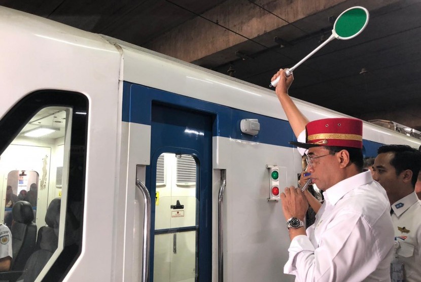 Menteri Perhubungan Budi Karya Sumadi meresmikan Soft Launcing Kereta Bandara di Stasiun Manggarai, Jakarta (5/10). 