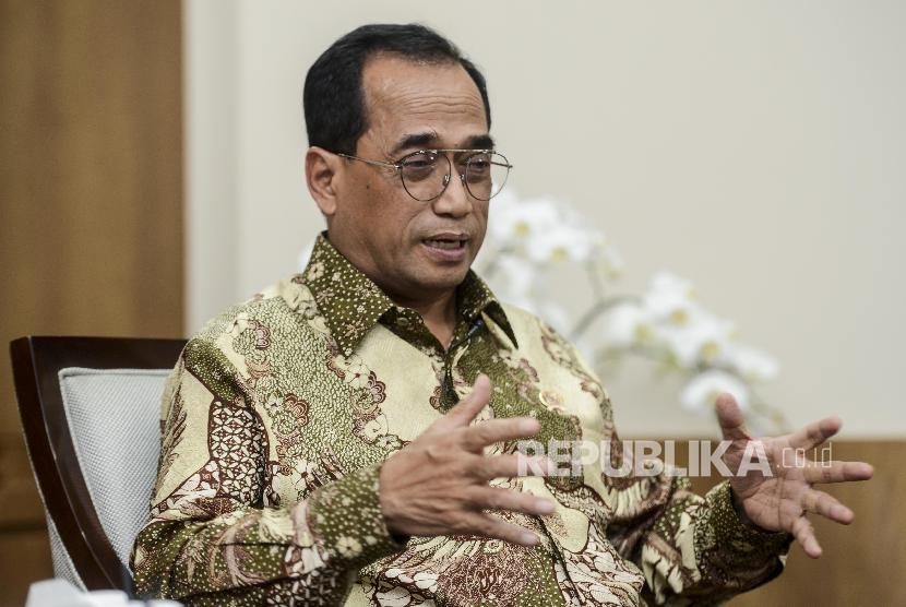 Menteri Perhubungan Budi Karya Sumadi saat wawancara bersama Republika di Jakarta, Jumat (4/10).