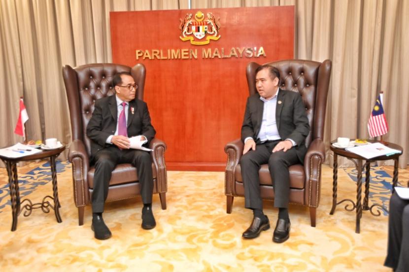 Menteri Perhubungan Budi Karya Sumadi, Selasa (21/2), melakukan kunjungan kerja ke Malaysia. 