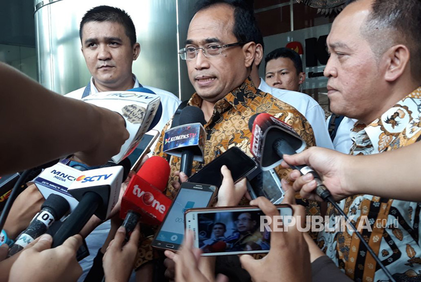 Transportation Minister Budi Karya Sumadi was questioned by KPK as a witness for suspect Adiputra Kurniawan in a graft case involving some procurement projects of the ministry's Directorate General of Sea Transportation for the 2016-2017 budget, Tuesday.