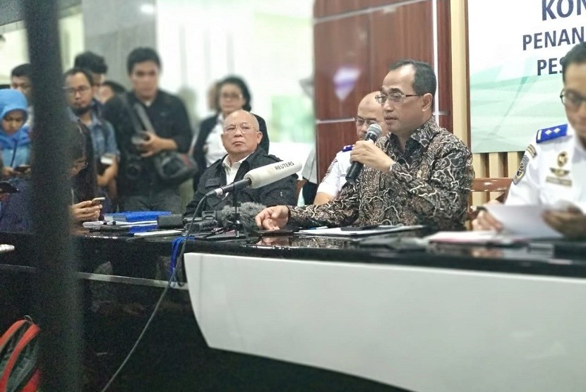 Menteri Perhubungan (Menhub) Budi Karya Sumadi di Gedung Karsa Kementerian Perhubungan, Kamis (1/11) memberikann mengenai langkah selanjutnya pasca kecelakaan Pesawat Lion Air registrasi PQ-LQP dengan nomor penerbangan JT 610 pada 29 Oktober 2018.