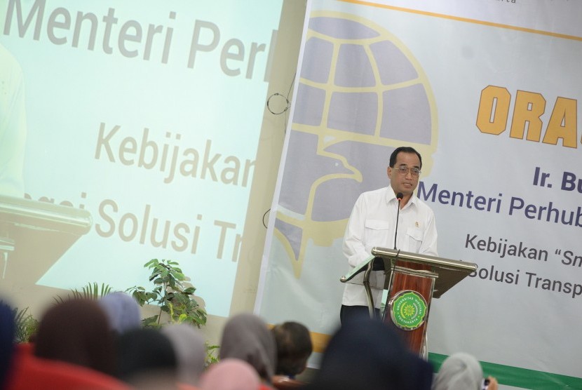 Menteri Perhubungan (Menhub) Budi Karya Sumadi saat menyampaikan orasi ilmiah di kampus Unisa Yogyakarta.