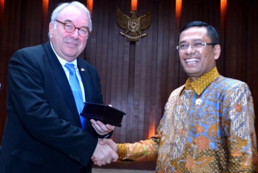  Menteri Perindustrian Republik Indonesia Saleh Husin dan Wakil Menteri Ekonomi dan Energi Republik Federasi Jerman, Uwe Beckmeyer.