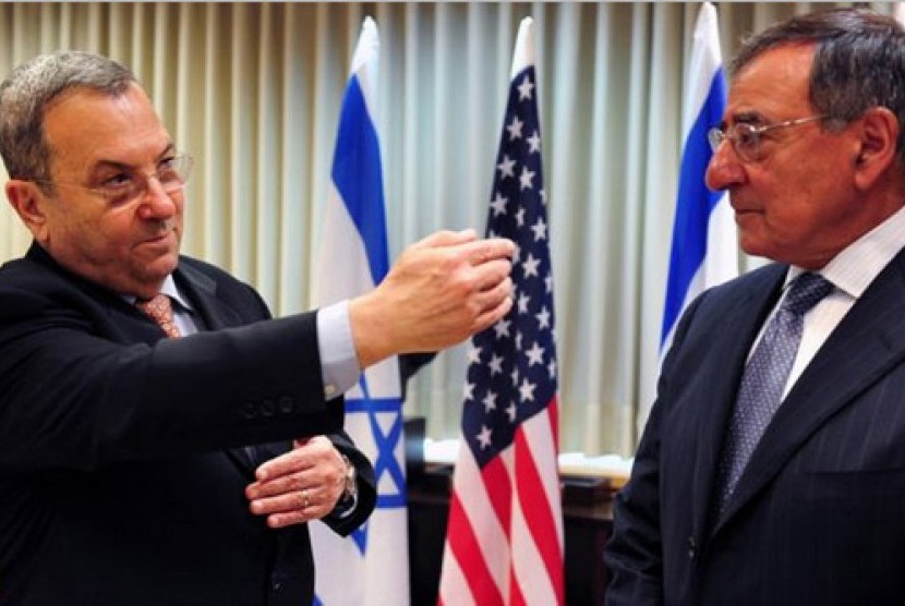 Menteri Pertahanan Israel Ehud Barak dan Menteri Pertahanan AS Leon Panetta di Jerusalem, 1 Agustus 2012.