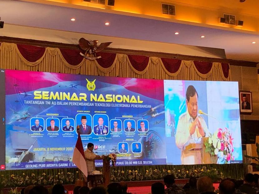 Menteri Pertahanan (Menhan) Prabowo Subianto saat memberikan sambutan dalam acara Seminar Nasional TNI AU 2022 bertema 