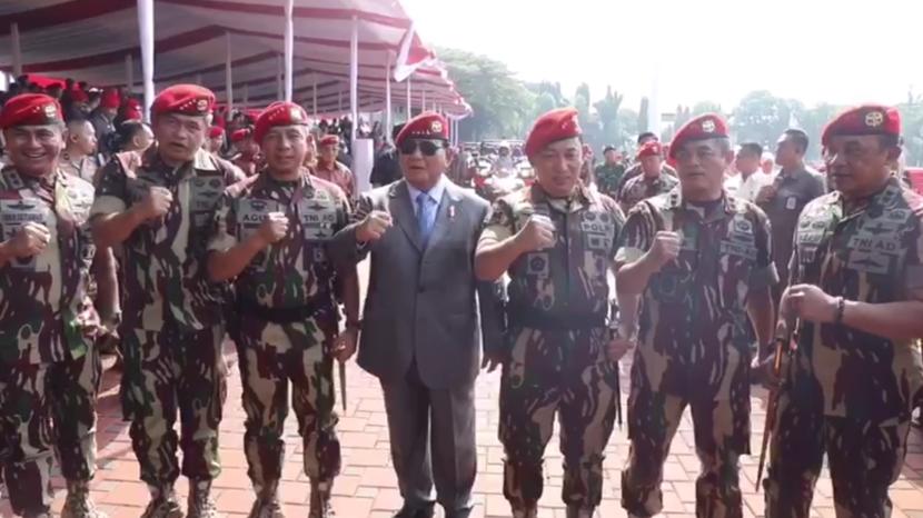 Menteri Pertahanan (Menhan) RI Prabowo Subianto hadiri upacara peringatan HUT ke 72 Kopassus di Lapangan Mako Kopassus, Cijantung, Jakarta Timur, Selasa (30/4).