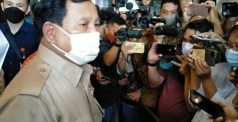 Menteri Pertahanan (Menhan) RI, Prabowo Subianto memberikan keterangan pers seusai menghadiri kuliah tamu di Universitas Brawijaya (UB), Kota Malang, Ahad (3/7/2022). 
