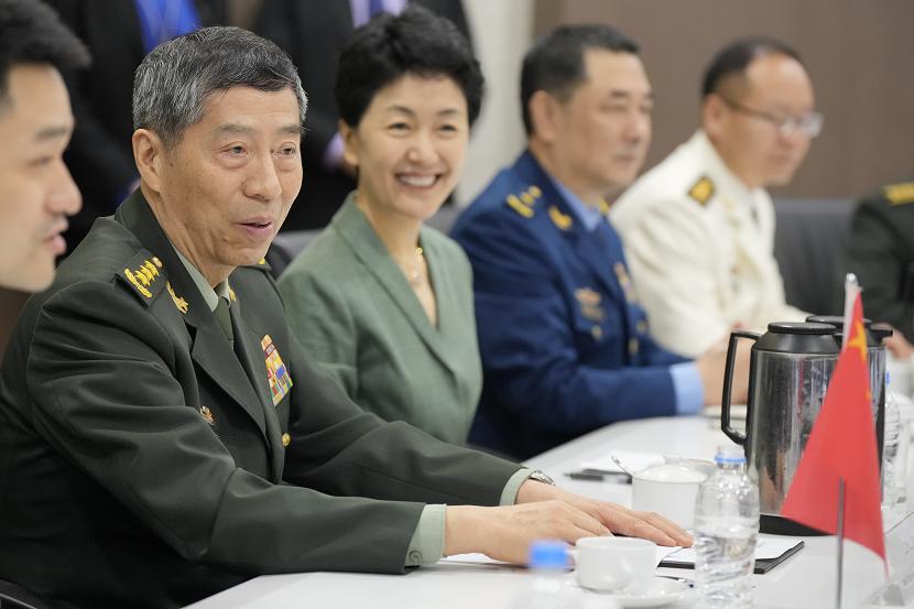 Menteri Pertahanan Nasional Cina Li Shangfu (kedua dari kiri).
