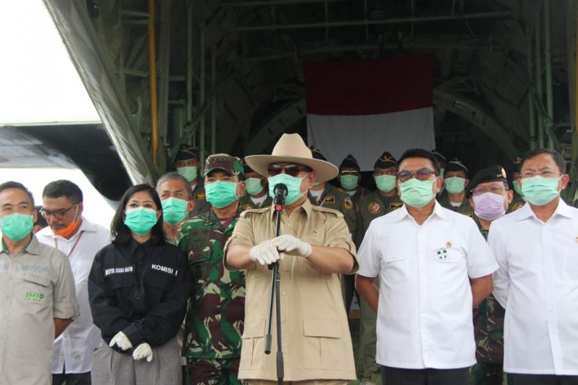 Menteri Pertahanan, Prabowo Subianto, di Lanud Halim Perdanakusuma, Jakarta Timur, Senin (23/3). 