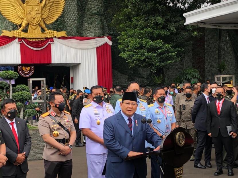 Menteri Pertahanan Prabowo Subianto saat memberikan keterangan pers usai memimpin Rapim Kemenhan Tahun 2022 di Gedung Kemenhan, Jakarta, Kamis (20/1).