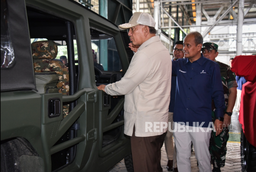 Menteri Pertahanan Republik Indonesia, Sjafrie Sjamsoeddin melakukan kunjungan ke PT Pindad, Bandung, Kamis (9/1/2025).