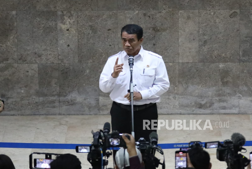 Menteri Pertanian Amran Sulaiman berhasil mencatatkan stok cadangan beras pemerintah hingga 3,5 juta ton tanpa impor pada periode Januari hingga Mei 2025.