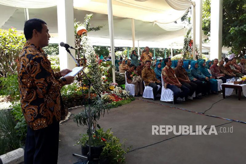 Menteri Pertanian Amran Sulaiman melakukan telekonferensi dengan kelompok PKK di 9 provinsi, Senin (10/4).