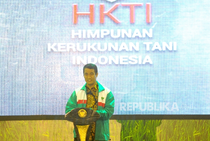 Menteri Pertanian Amran Sulaiman memberikan sambutannya dalam Rapimas kepengurusan Himpunan Kerukunan Tani Indonesia (HKTI) di Balai Kartini, Jakarta, Senin (10/4). 