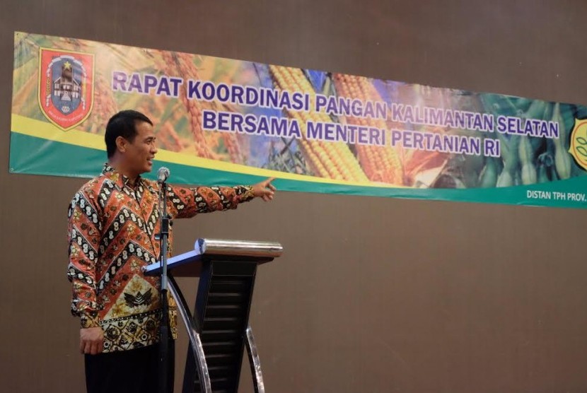 Menteri Pertanian Amran Sulaiman memimpin rapat koordinasi pangan di Kalimantan Selatan, Rabu (14/12)..