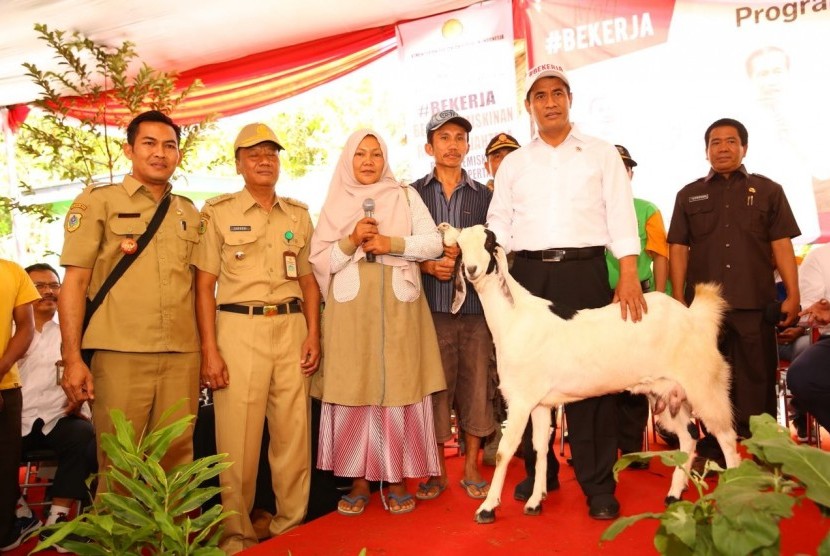 Menteri Pertanian Amran Sulaiman saat mencetuskan program Bedah Kemiskinan Rakyat Sejahtera (BEKERJA)