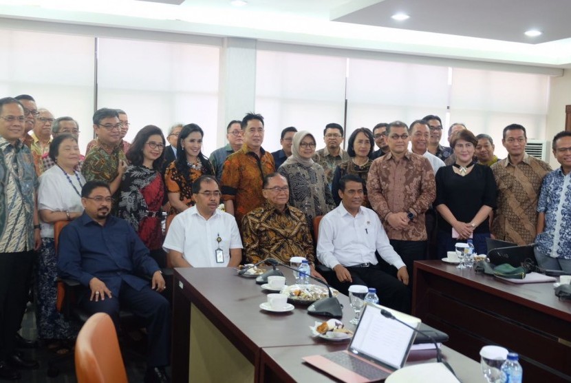 Menteri Pertanian (Andi Amran Sulaiman) bersama Anggota Dewan Pertimbangan Presiden (Watimpres), Sidarto Danusubroto, Selasa (22/8/2017) menghadiri Rapat ke-4 Persiapan Rembuk Nasional 2017.