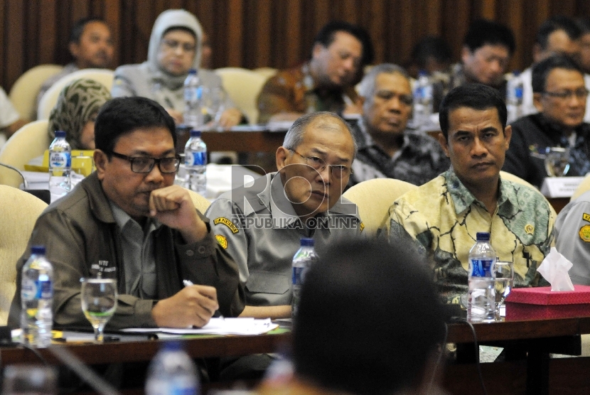 Menteri Pertanian, Andi Amran Sulaiman saat mengikuti rapat kerja bersama Komisi IV DPR RI di Kompleks Parlemen Senayan, Jakarta, Kamis (27/8).(Republika/Rakhmawaty La'lang)