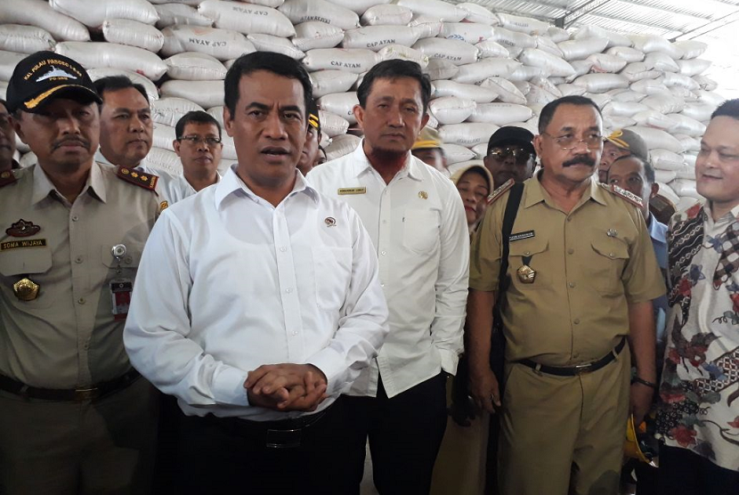 Menteri Pertanian Andi Amran Sulaiman membuat cabang karantina pertanian di Kabupaten Tojo Una Una, Sulawesi Tengah untuk memudahkan ekspor.