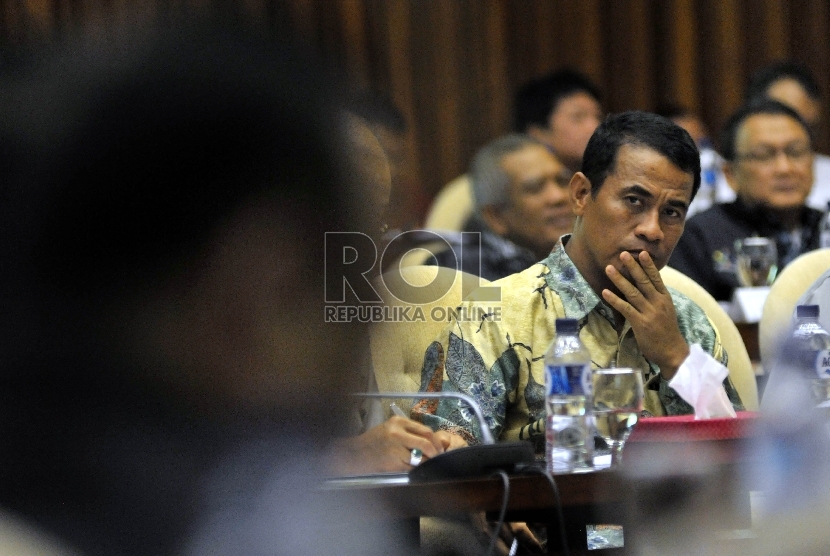 Menteri Pertanian, Andi Amran Sulaiman saat mengikuti rapat kerja bersama Komisi IV DPR RI di Kompleks Parlemen Senayan, Jakarta, Kamis (27/8). (Republika/Rakhmawaty La'lang)