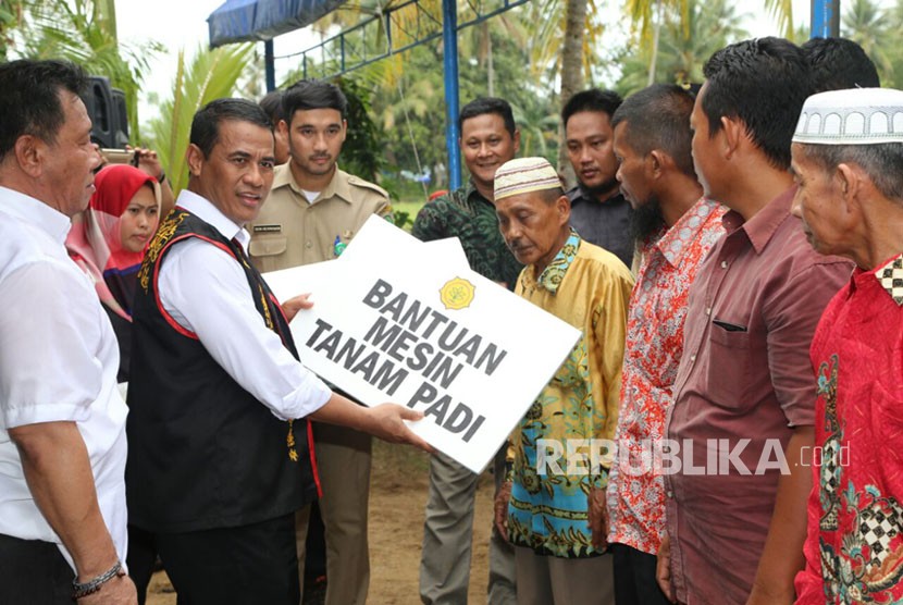 Menteri Pertanian (Mentan), Andi Amran Sulaiman melakukan kunjungan kerja ke garda terdepan Negara Kesatuan Republik Indonesia (NKRI) Pulau Sebatik, Kabupaten Nunukan, Kalimantan Utara, Senin (23/10).