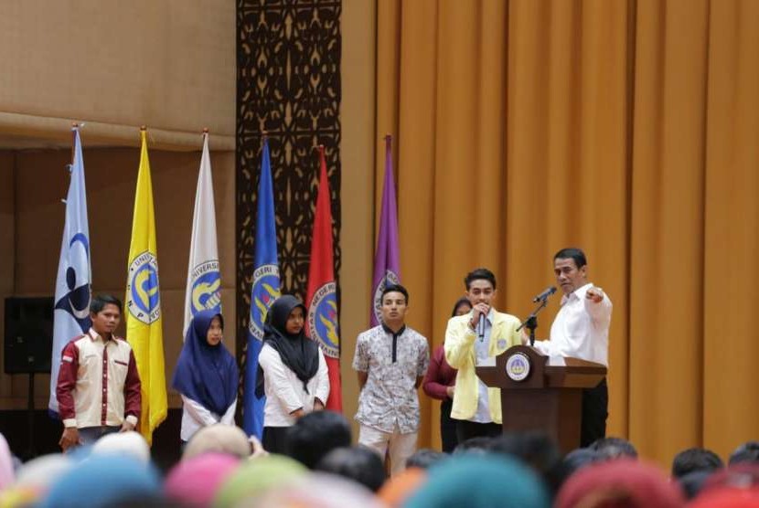 Menteri Pertanian (Mentan) Andi Amran Sulaiman memberi kuliah umum di Universitas Negeri Padang (UNP)