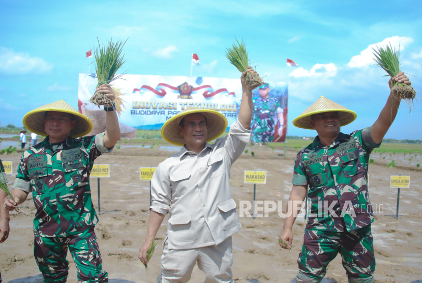 Menteri Pertanian (Mentan) Andi Amran Sulaiman menyampaikan apresiasi kepada Tentara Nasional Indonesia (TNI) memperkuat ketahanan pangan nasional.