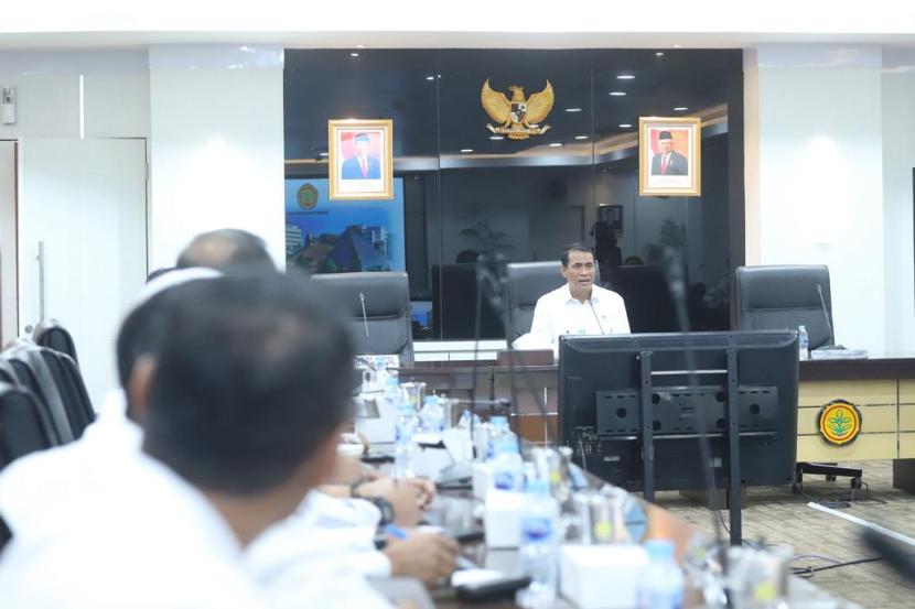 Menteri Pertanian (Mentan) Andi Amran Sulaiman, saat memberi pengarahan terhadap ULP di Kantor Pusat Kementan, Rabu (22/11/2023).