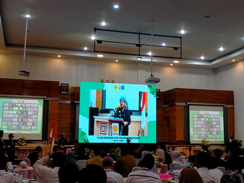 Menteri Pertanian (Mentan) RI, Syahrul Yasin Limpo menghadiri acara Traning of Trainer (TOT) bagi widyaiswara, dosen, guru dan penyuluh pertanian di Kota Batu, Selasa (19/10).   