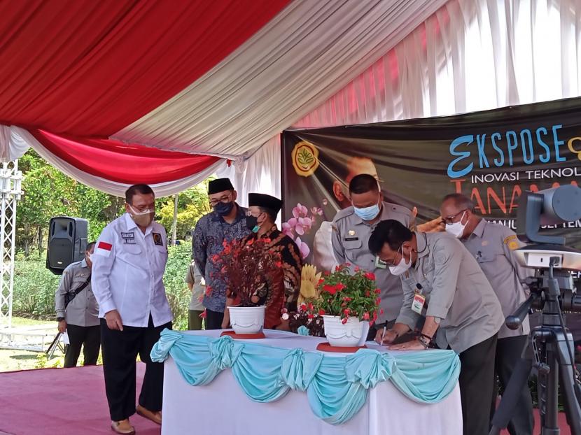 Menteri Pertanian (Mentan) Syahril Yasin Limpo optimis hasil pertanian tanaman hias asal Indonesia bisa mendunia. Sebab potensinya dinilai sangat luar biasa dan kini permintaanya cukup tinggi di masa pandemi.