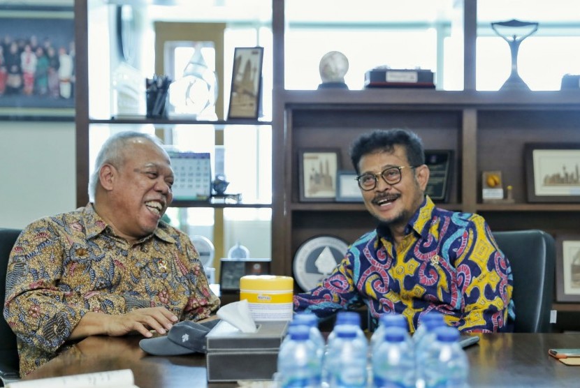 Menteri Pertanian (Mentan), Syahrul Yasin Limpo bertemu dengan Menteri Pekerjaan Umum dan Perumahan Rakyat Basuki Hadimuljono  di Kantor Pusat Kementerian PUPR, Jakarta.