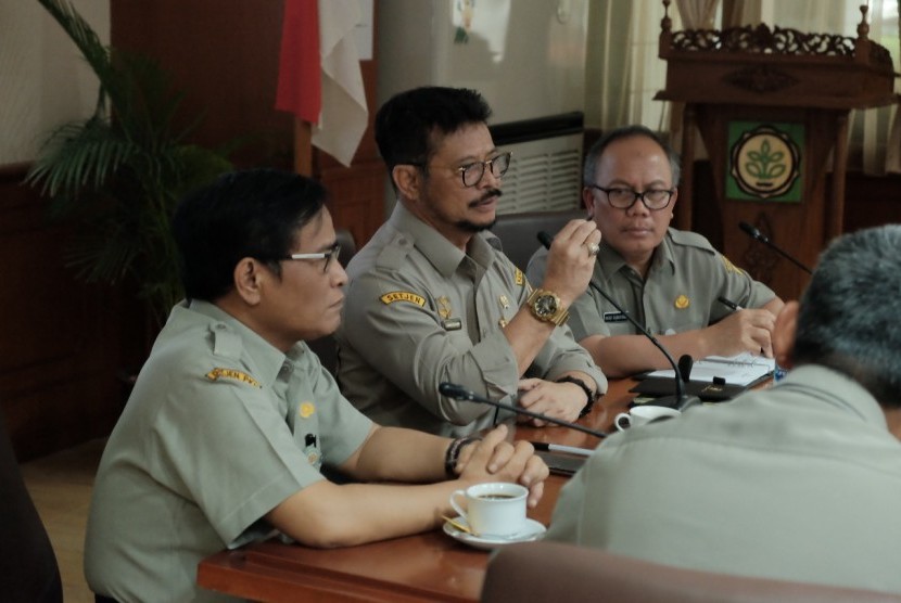 Menteri Pertanian (Mentan) Syahrul Yasin Limpo dalam pertemuannya dengan jajaran Direktorat Jenderal (Ditjen), Senin (4/11). 