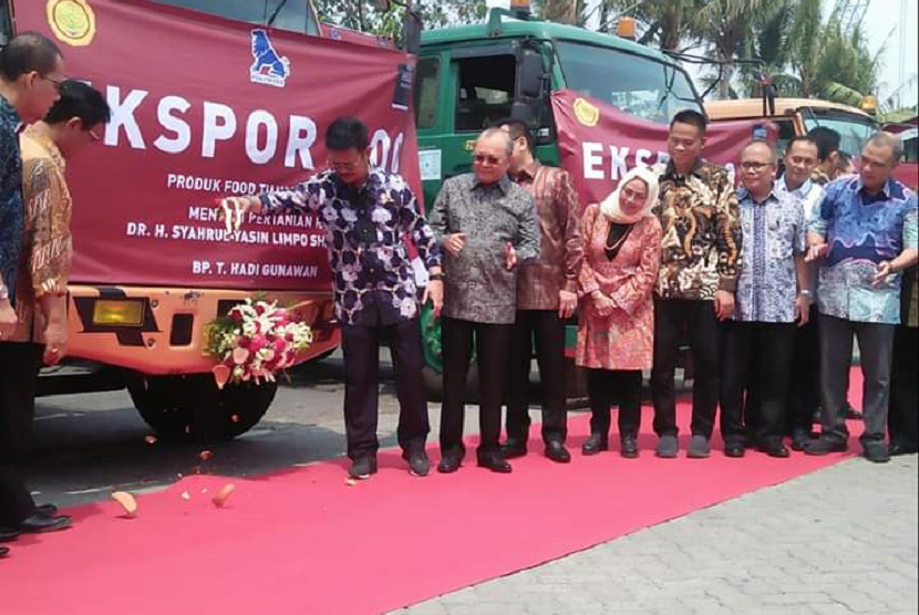 Menteri Pertanian (Mentan) Syahrul Yasin Limpo, melepas enam kontainer berisi 64,77 ton produk olahan unggas, dan 10 kontainer berisi 200 ton pakan ternak untuk diekspor ke pasar Jepang dan Republik Demokratik Timor Leste (RDTL).