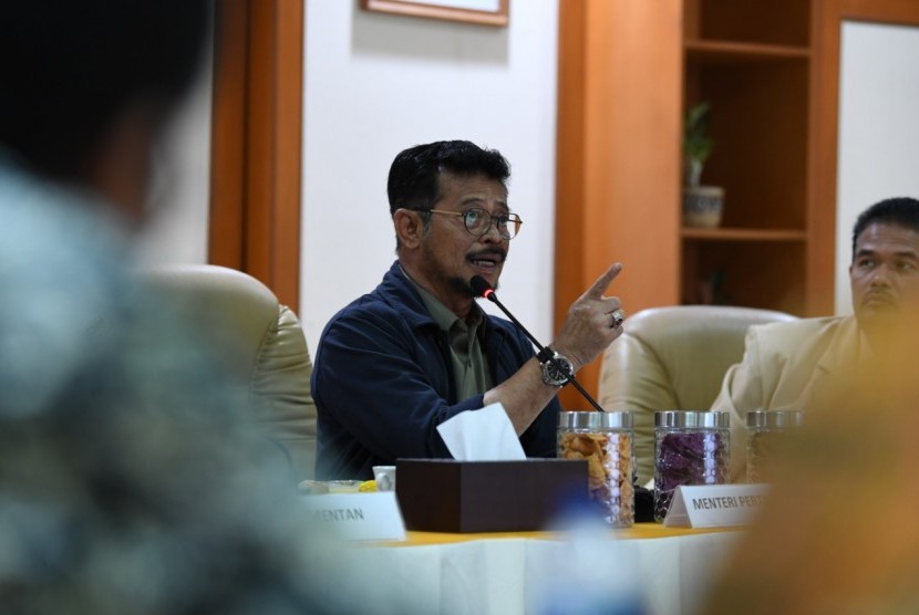 Menteri Pertanian (Mentan) Syahrul Yasin Limpo membuka rapat koordinasi peningkatan investasi dan ekspor tanaman pangan, Senin (2/12), di ruang rapat Direktorat Jenderal Tanam Pangan Kementerian Pertanian.
