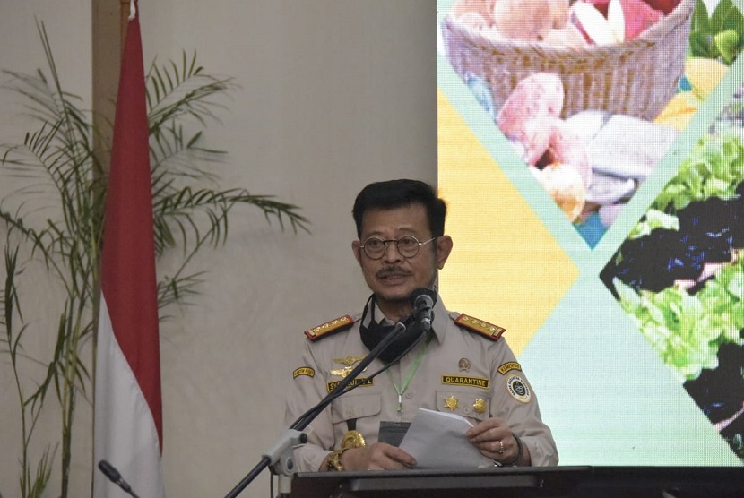 Menteri Pertanian (Mentan) Syahrul Yasin Limpo mendorong seluruh mahasiswa di berbagai perguruan tinggi nasional untuk terjun langsung membantu pemberdayaan masyarakat dalam pengembangan diversifikasi pangan lokal dan pendampingan pekarangan pangan lestari.