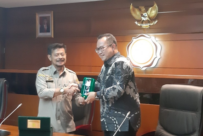 Menteri Pertanian (Mentan), Syahrul Yasin Limpo menerima kunjungan rektor IPB Arif Satria, Senin (11/11).