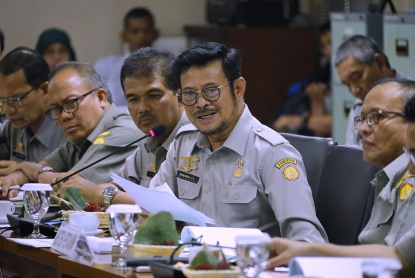 Menteri Pertanian (Mentan) Syahrul Yasin Limpo (tengah)