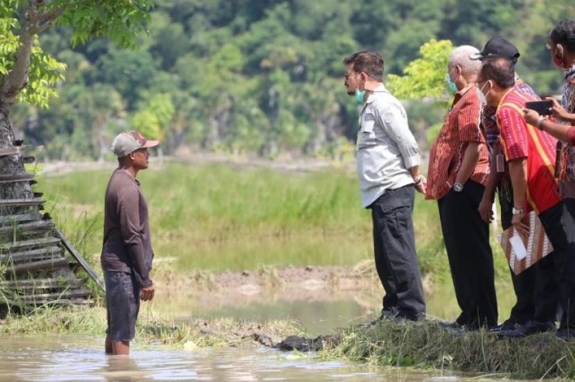 Menteri Pertanian (Mentan) Syahrul Yasin Limpo meninjau kawasan lumbung pangan baru di Provinsi Nusa Tenggara Timur (NTT).