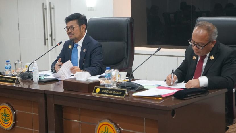 Menteri Pertanian (Mentan) Syahrul Yasin Limpo, saat melakukan rapat koordinasi bersama pejabat Kementerian Pertanian dan aparatur pemerintah daerah melalui teleconference, Senin (22/5/2023). 