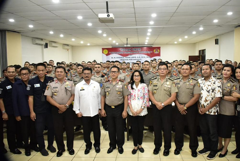 Menteri Pertanian (Mentan) Syahrul Yasin Limpo (SYL)  memberikan kuliah umum kepada mahasiswa Perguruan Tinggi  Ilmu Kepolisian(PTIK) yang terdiri dari  polisi perwira pertama dan perwira dua, Selasa (4/2).